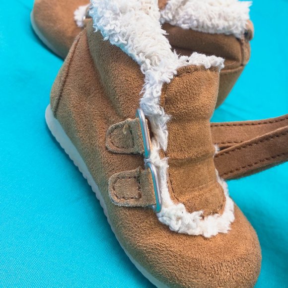 baby GAP Warm Fur Lined Winter Booties Shoes Boots | Infant 4 | Unisex UGG Style - Picture 5 of 9